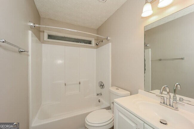 Building Photo - 540 Hillsdale Dr