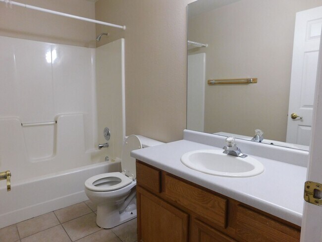 Building Photo - Easy Living in Clifton