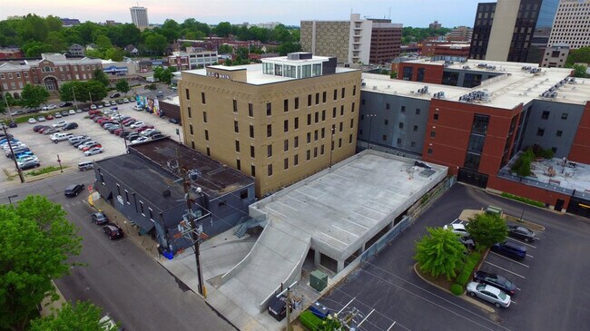Building Photo - 369 E Main St