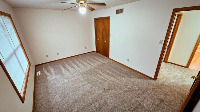 Building Photo - 1822-1824-1824 Sawmill Pl