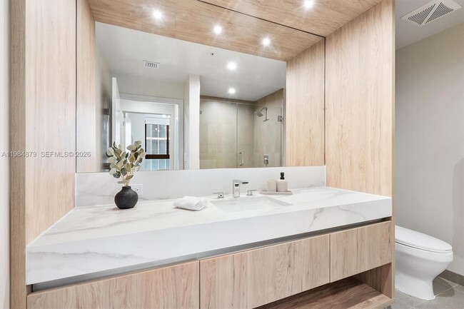 Building Photo - 11 NE 6th St