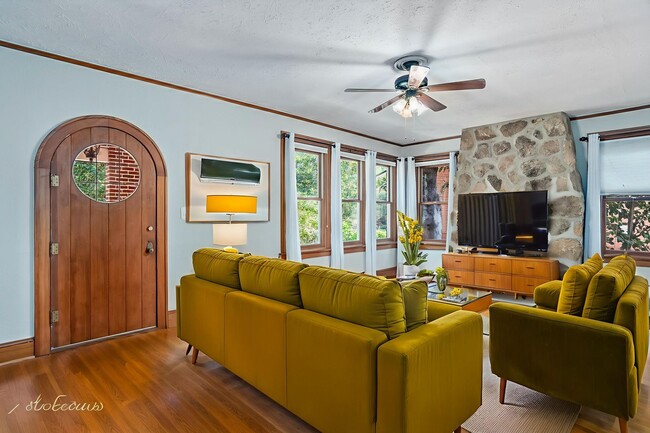 Building Photo - Beautiful 3 Bed 3 Bath