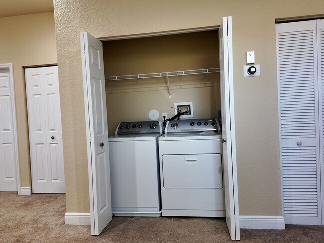 Building Photo - 3 Bedroom 2.5 Bath Single Family home in V...