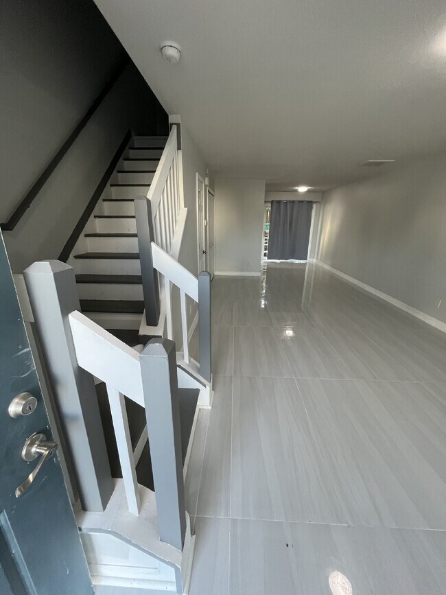 Building Photo - "Chic & Cozy: Modern 2-Bed Townhouse with Marble Accents in Greensboro!"