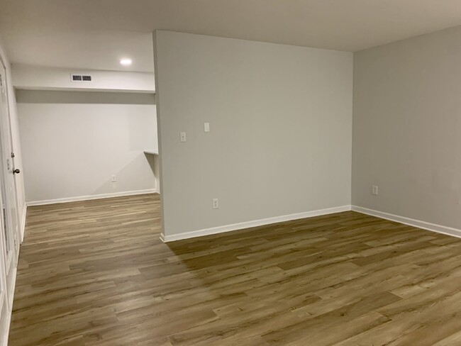 Building Photo - 1/2 off 1st months Rent move in special!!!...