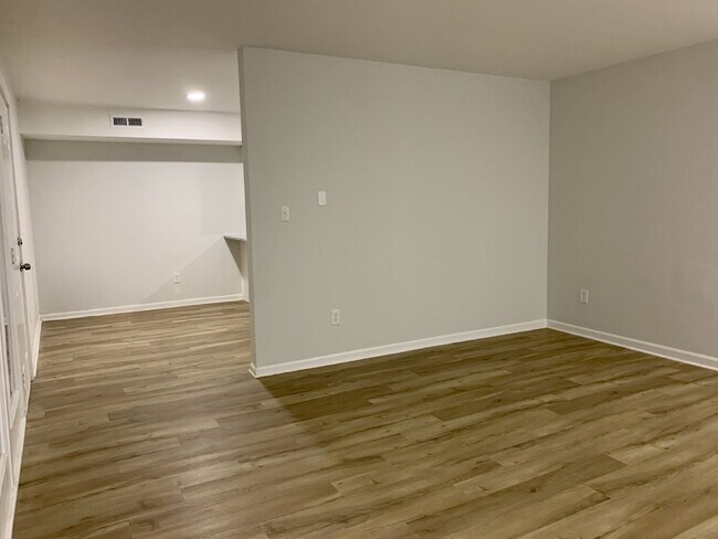 Building Photo - $500 off one month.  Call for details. "Ch...