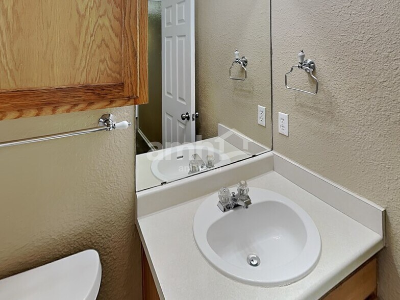 Building Photo - 1237 Vincent Pl