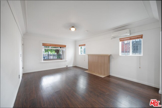 Building Photo - 1530 5th Ave