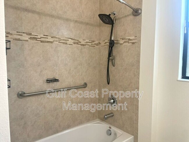 Building Photo - 10485 Crooked Crk Dr
