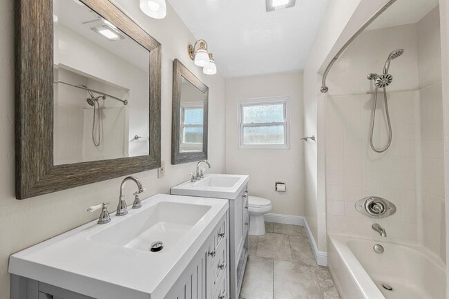 Building Photo - 25 W Central Ave