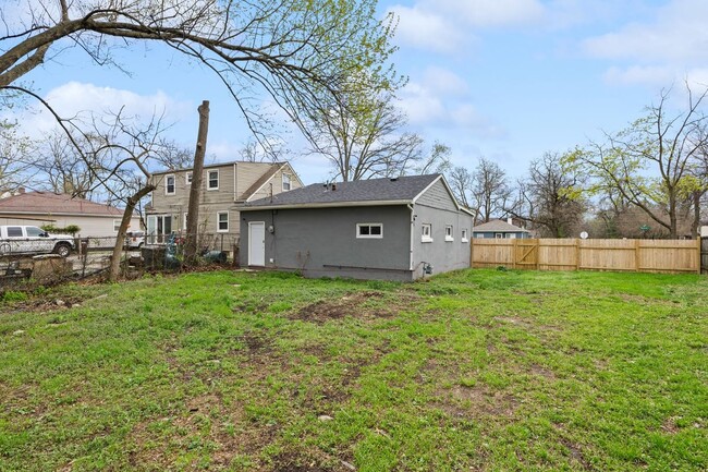 Building Photo - 2707 Woodland Ave