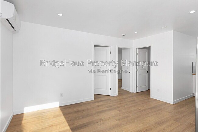 Building Photo - 4656 Santa Monica Ave