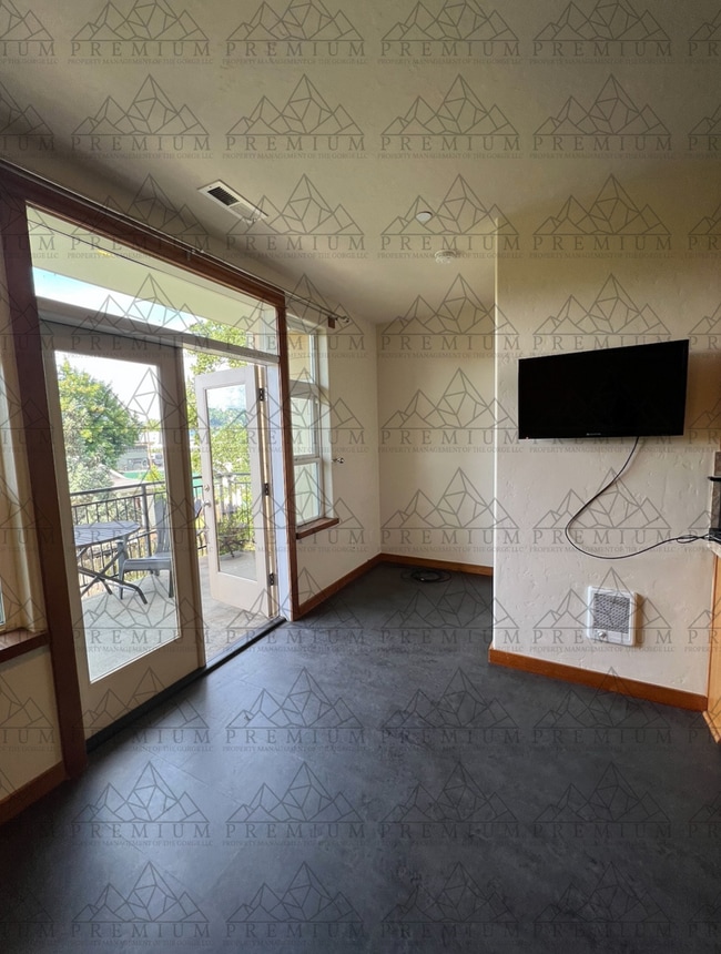 Building Photo - Wilson Street Tri Plex