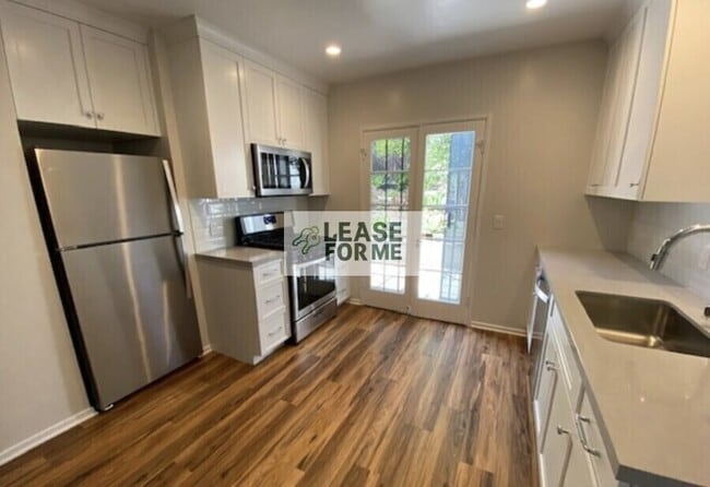 Building Photo - 1229 1/2 Smitwhood Dr-