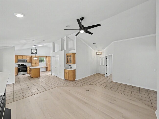 Building Photo - 11 Ettington Dr