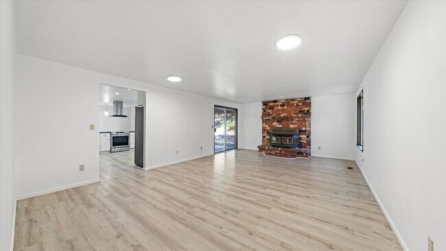 Building Photo - Stunning 4-Bedroom Modern Home in West Richland