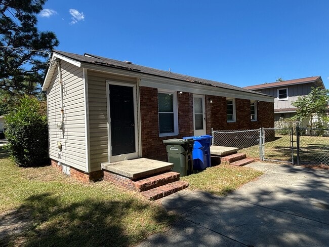Building Photo - 1829 Inverness Dr