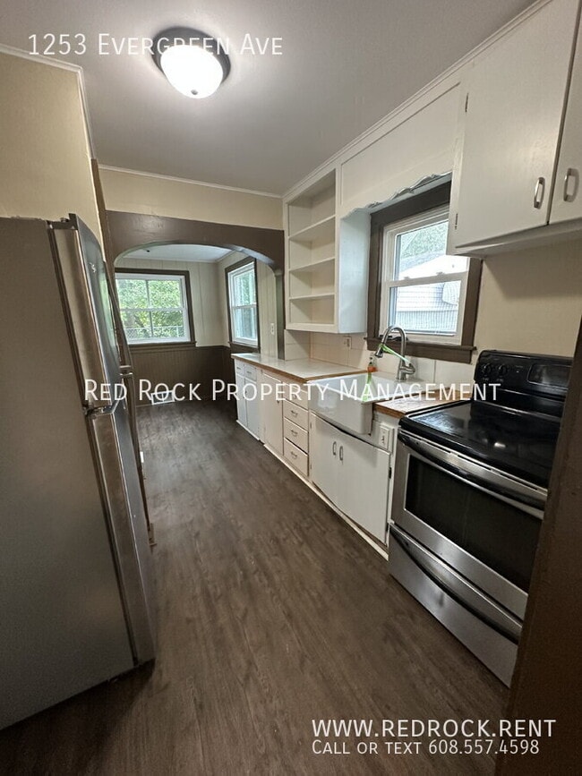 Building Photo - 1253 Evergreen Ave