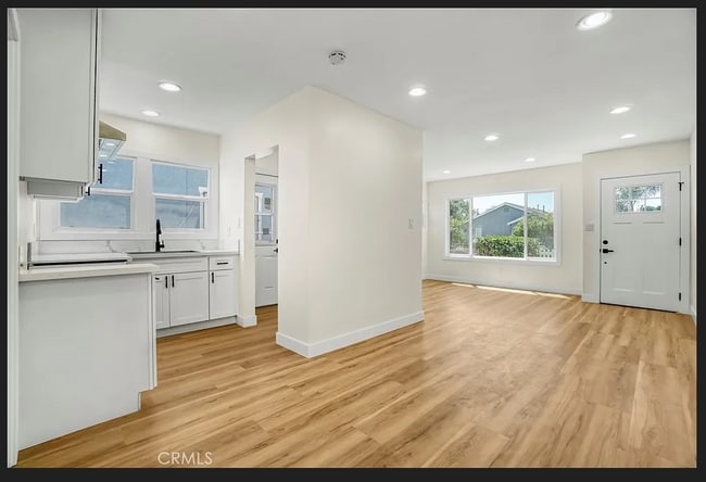 Building Photo - 200 N Willow Ave