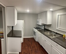 Building Photo - SR 398-400 Sunset Dr