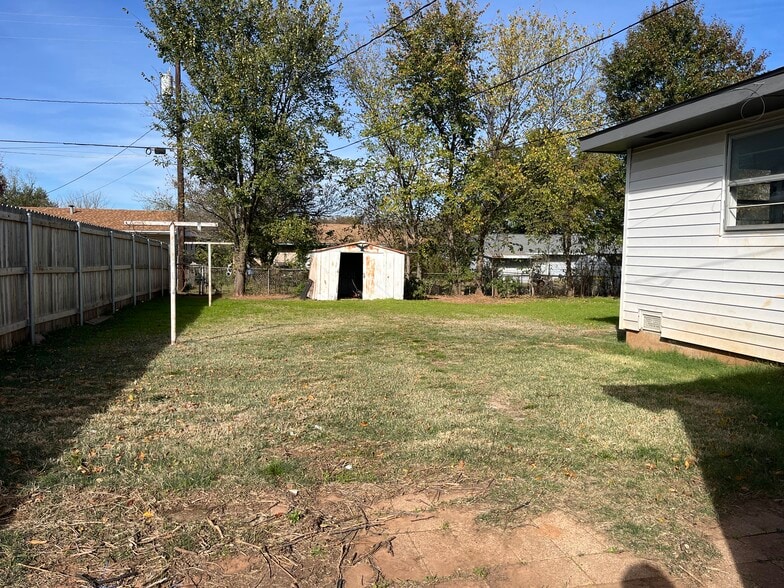 Building Photo - 1618 E 3rd Ave