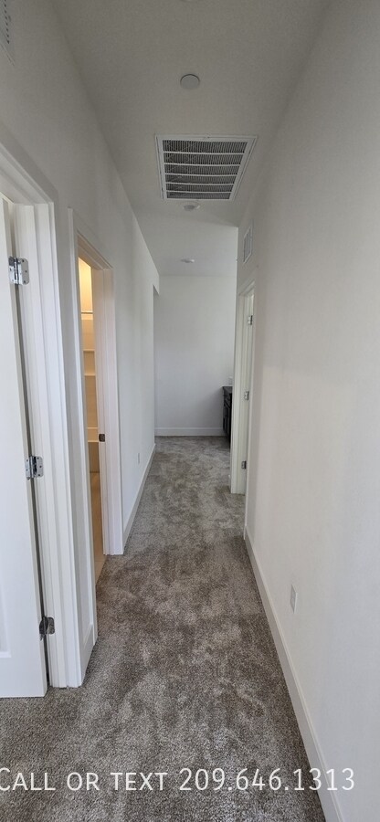 Building Photo - 1695 Placer Pl
