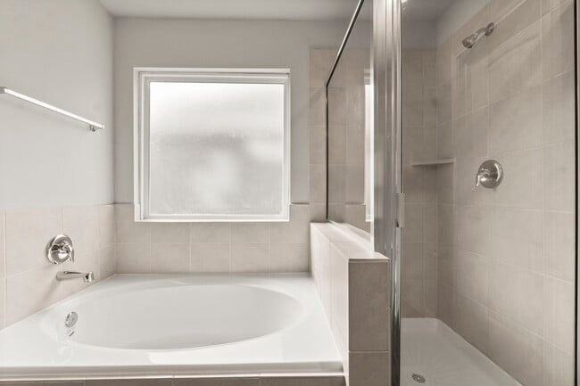 Building Photo - 13522 Luke Pr Ct