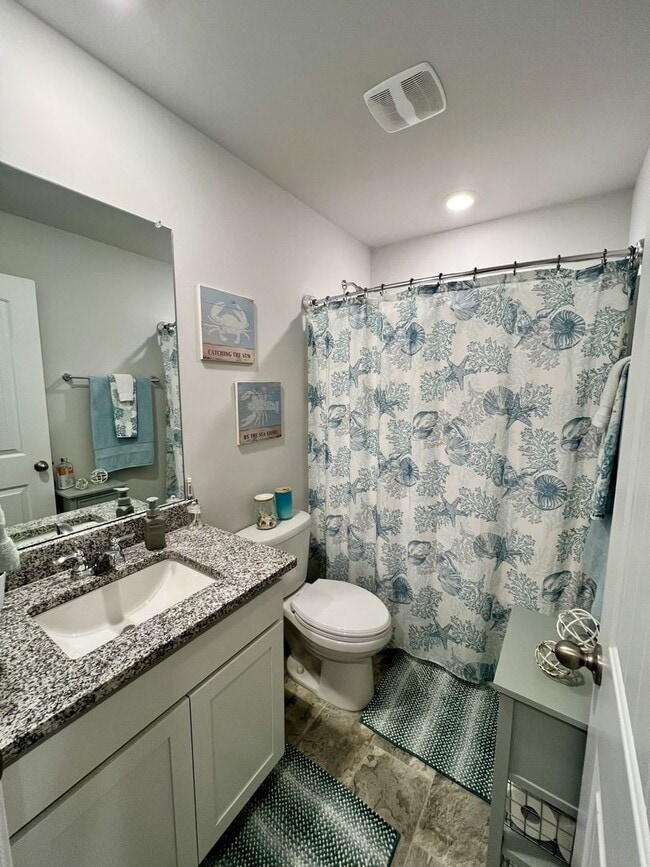 Building Photo - FOR LEASE: END UNIT TOWNHOME LOCATED IN LE...