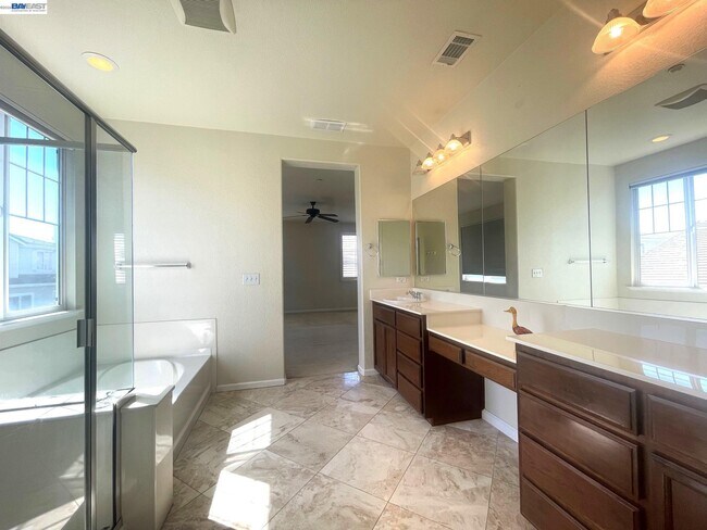 Building Photo - 1669 Marina Way