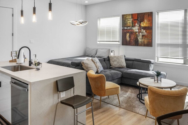 Building Photo - 6740 Peerless St