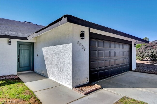 Building Photo - 6009 W Carpenteria Way