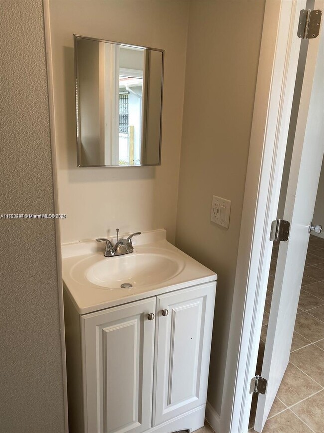 Building Photo - 12531 E Golf Dr