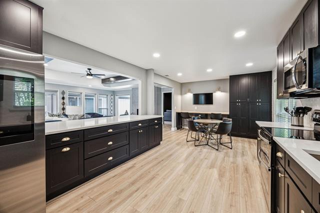 Building Photo - 2833 Meadowbrook Dr