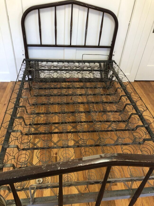 Building Photo - 219 Park Ave