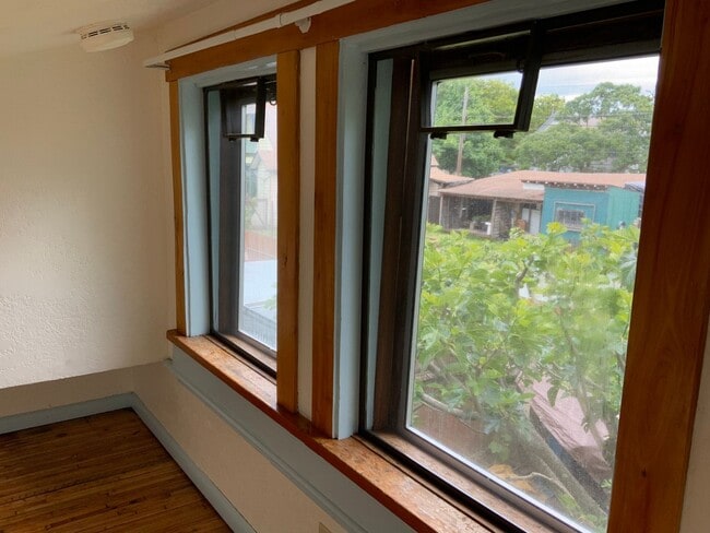 Building Photo - Studio House in Whiteaker Area