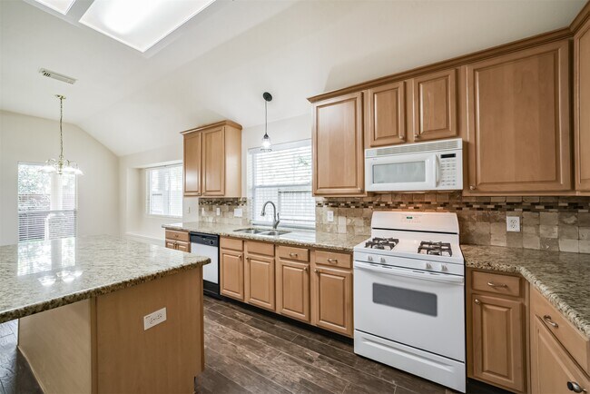 Building Photo - 17515 Fairgrove Park Dr