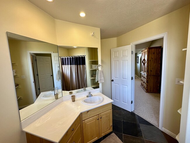 Building Photo - 3555 N Fox Run Dr