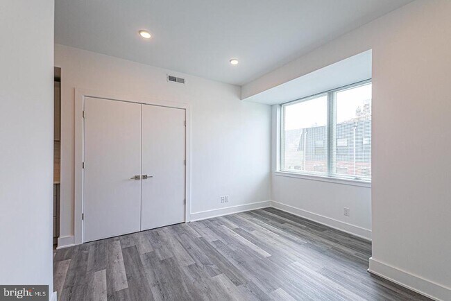 Building Photo - 1245 Ridge Ave