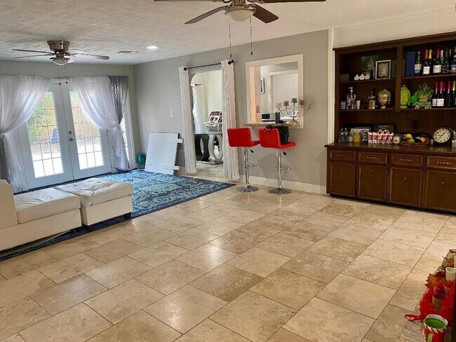 Building Photo - 2419 Briarlee Dr