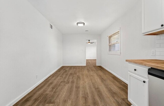Building Photo - 2219 N 5th St