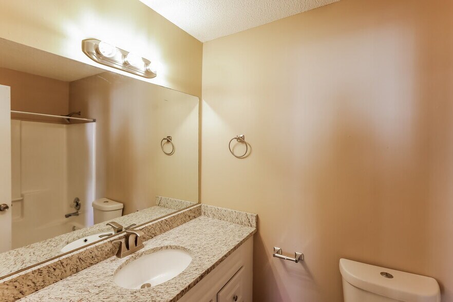 Building Photo - 104 Stonehaven Dr