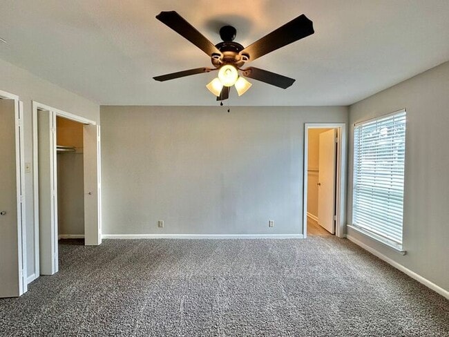 Building Photo - Available-2 Bed 2 Bath Apartment in Central Tyler!