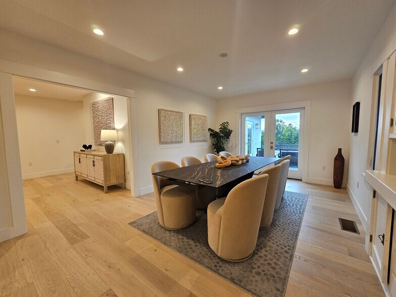 Building Photo - 957 Manzanita St