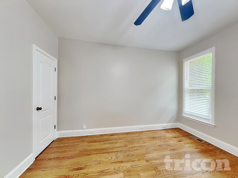 Building Photo - 5840 Cool Springs Dr