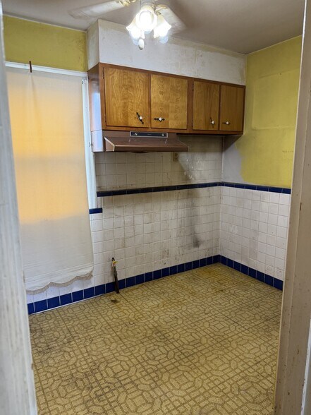 Building Photo - 2072 Coleridge Dr