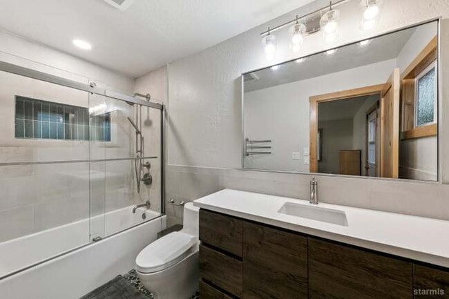 Building Photo - 1617 Cree St