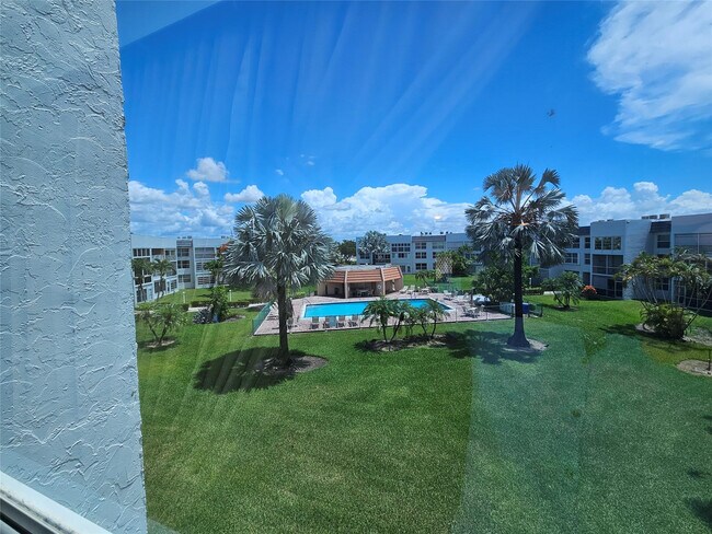 Building Photo - 6650 Royal Palm Blvd