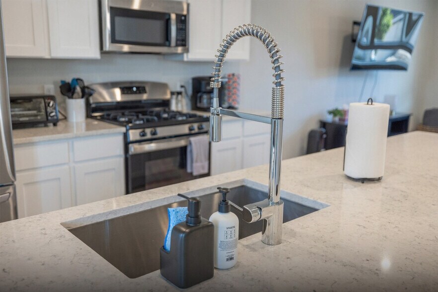 Building Photo - 1024 W 400 S