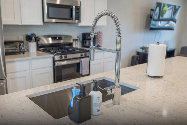 Building Photo - 1024 W 400 S