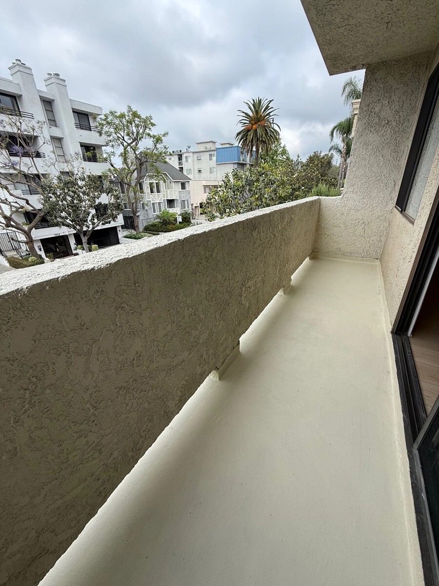 Building Photo - 1940 Malcolm Ave